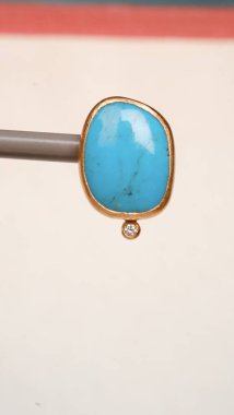 Özel anlar için Parlak Altın ve Elmas Mücevherler