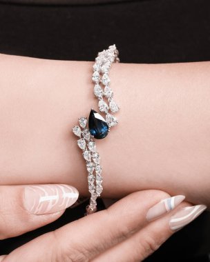 Özel anlar için Parlak Altın ve Elmas Mücevherler