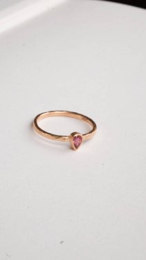 Özel anlar için Parlak Altın ve Elmas Mücevherler