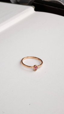 Özel anlar için Parlak Altın ve Elmas Mücevherler