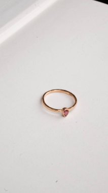 Özel anlar için Parlak Altın ve Elmas Mücevherler