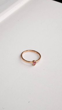 Özel anlar için Parlak Altın ve Elmas Mücevherler