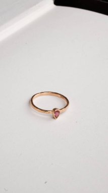 Özel anlar için Parlak Altın ve Elmas Mücevherler