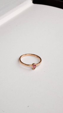 Özel anlar için Parlak Altın ve Elmas Mücevherler