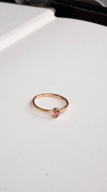 Özel anlar için Parlak Altın ve Elmas Mücevherler