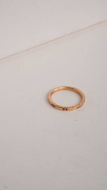 Özel anlar için Parlak Altın ve Elmas Mücevherler