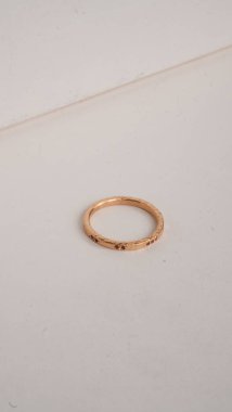 Özel anlar için Parlak Altın ve Elmas Mücevherler