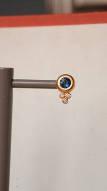 Özel anlar için Parlak Altın ve Elmas Mücevherler