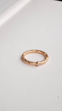 Özel anlar için Parlak Altın ve Elmas Mücevherler