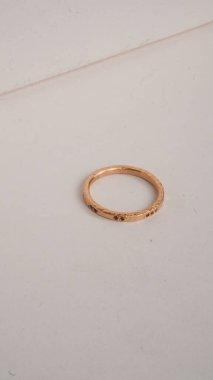 Yıldönümü Hediyeleri İçin Lüks Altın ve Elmas Mücevherler