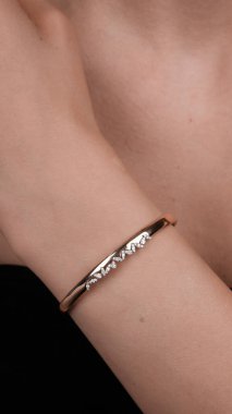 Yıldönümü Hediyeleri İçin Lüks Altın ve Elmas Mücevherler