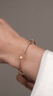 Yıldönümü Hediyeleri İçin Lüks Altın ve Elmas Mücevherler