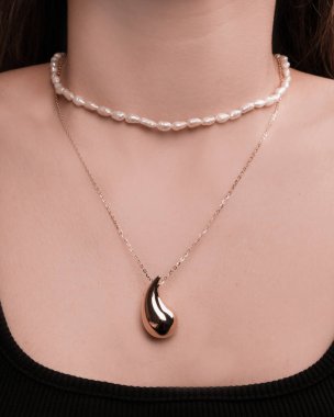 Yıldönümü Hediyeleri İçin Lüks Altın ve Elmas Mücevherler