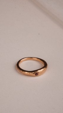 Yıldönümü Hediyeleri İçin Lüks Altın ve Elmas Mücevherler