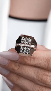 Günlük Şık Altın ve Elmas Mücevherler