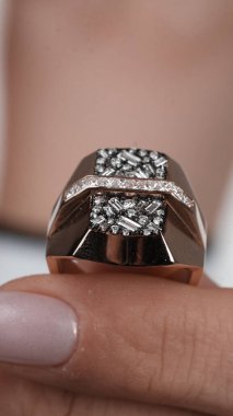 Günlük Şık Altın ve Elmas Mücevherler