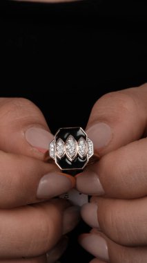 Günlük Şık Altın ve Elmas Mücevherler