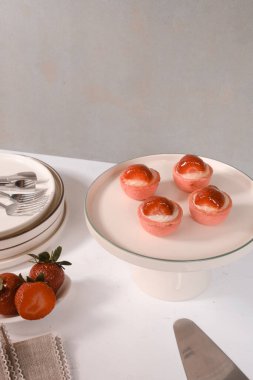 Çıtır Çıtır Şekerlemeli Duble Çikolatalı ekler