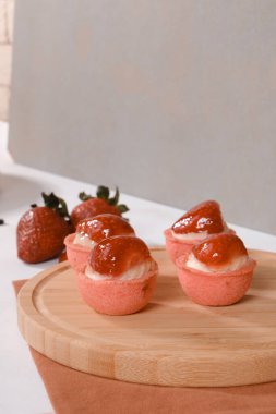 Çıtır Çıtır Şekerlemeli Duble Çikolatalı ekler