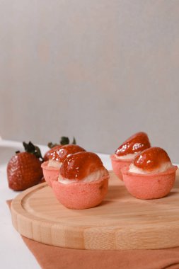 Çıtır Çıtır Şekerlemeli Duble Çikolatalı ekler