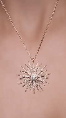 Büyüleyici Altın ve Elmas Gelinlik Takıları