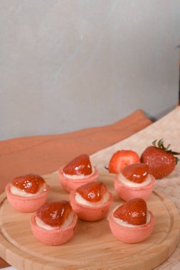 Kremalı Light ve Yumuşak Fransız Eklemeleri