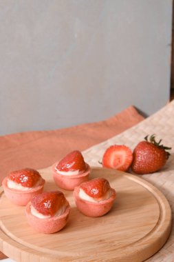 Kremalı Light ve Yumuşak Fransız Eklemeleri