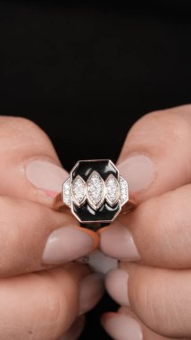 Lüks Aşıklar İçin Sersemletici Altın ve Elmas Mücevherler