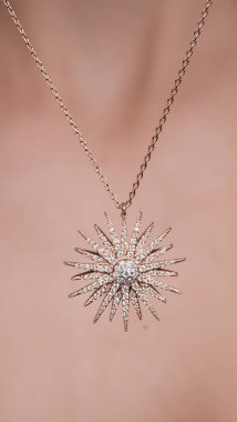 Lüks Aşıklar İçin Sersemletici Altın ve Elmas Mücevherler