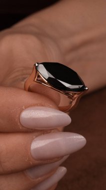 Lüks Aşıklar İçin Sersemletici Altın ve Elmas Mücevherler