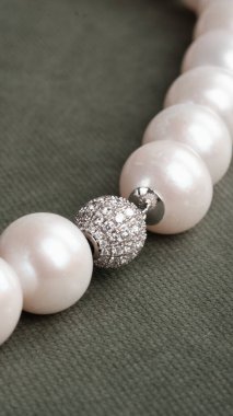 Lüks Aşıklar İçin Sersemletici Altın ve Elmas Mücevherler