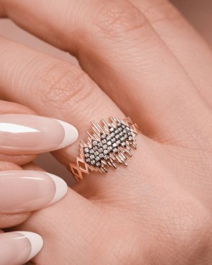 Lüks Aşıklar İçin Sersemletici Altın ve Elmas Mücevherler