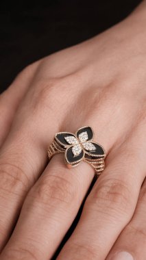 Lüks Aşıklar İçin Sersemletici Altın ve Elmas Mücevherler