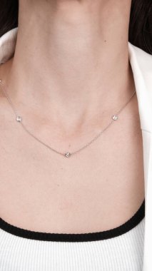 Zarif Altın Ayarlar 'da Lüks Elmas Mücevherler