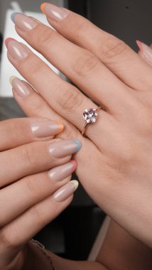 Zarif Altın Ayarlar 'da Lüks Elmas Mücevherler