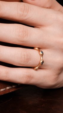 Zarif Altın Ayarlar 'da Lüks Elmas Mücevherler