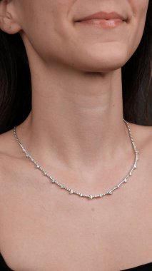 Zarif Altın Ayarlar 'da Lüks Elmas Mücevherler