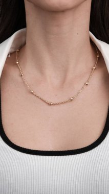 Zarif Altın Ayarlar 'da Lüks Elmas Mücevherler