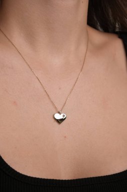 Zarif Altın Ayarlar 'da Lüks Elmas Mücevherler