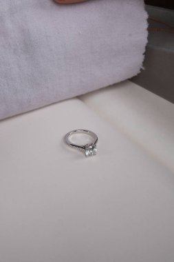 Zarif Altın Ayarlar 'da Lüks Elmas Mücevherler