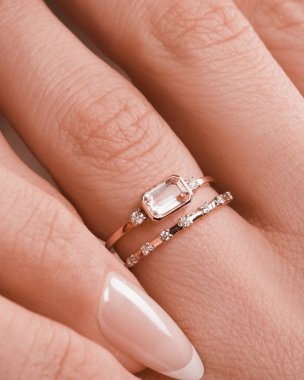 Zarif Altın Ayarlar 'da Lüks Elmas Mücevherler