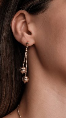 Zarif Altın Ayarlar 'da Lüks Elmas Mücevherler