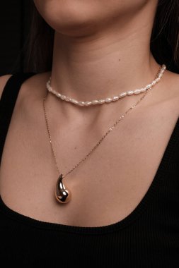 Zarif Altın Ayarlar 'da Lüks Elmas Mücevherler