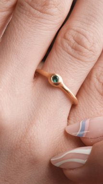 Onun için Değerli Altın ve Elmas Mücevherler