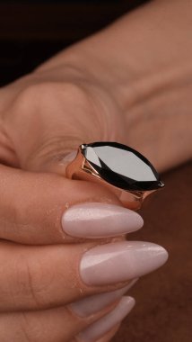 Onun için Değerli Altın ve Elmas Mücevherler