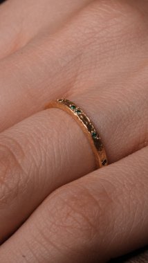 Onun için Değerli Altın ve Elmas Mücevherler