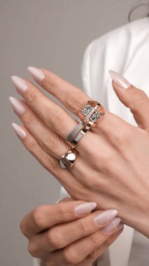 Onun için Değerli Altın ve Elmas Mücevherler