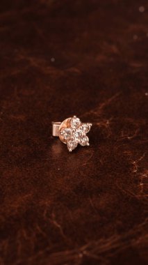 Onun için Değerli Altın ve Elmas Mücevherler