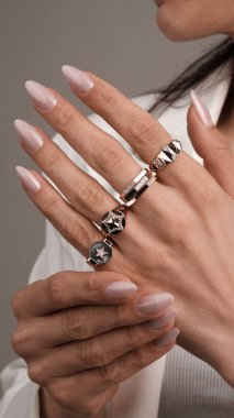 Onun için Değerli Altın ve Elmas Mücevherler