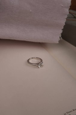 Onun için Değerli Altın ve Elmas Mücevherler